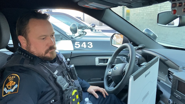 Omaha police officer saves the life of man suffering from PTSD, share details of July call - Vimarsana News