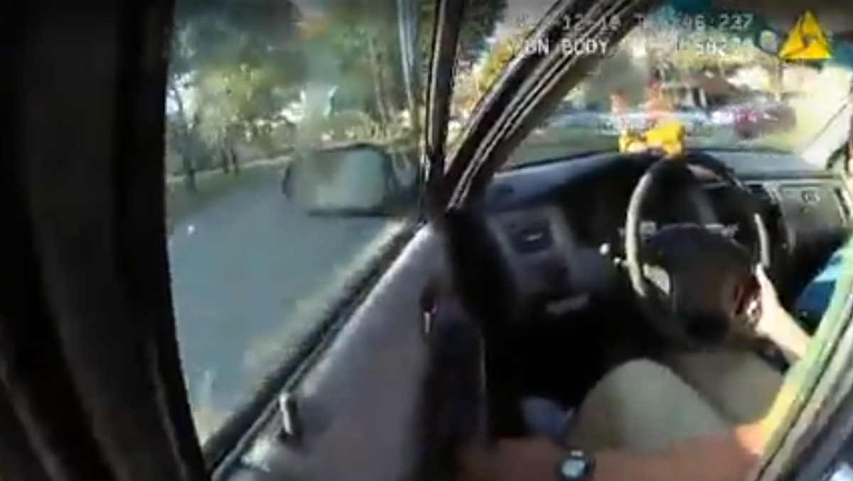 Body Cam Footage Shows Officer Being Dragged By Suspects Car 8478