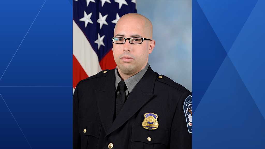 Officer, suspect dead after burst of violence outside Pentagon