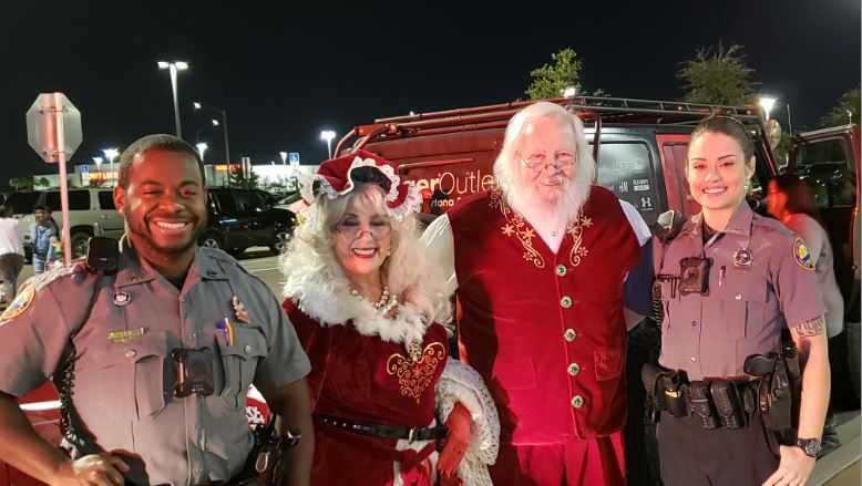 Two Officers Stop Theft Ring After Spreading Holiday Cheer In Daytona Beach