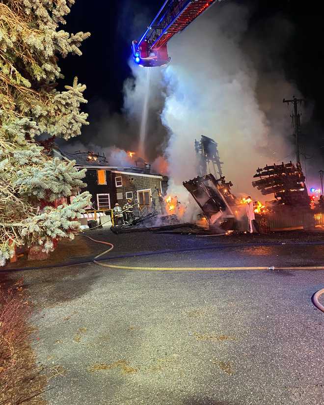 Crews battle large fire near Perkins Cove in Ogunquit