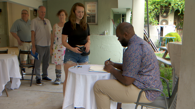 Michael Oher returns to Baltimore for book signing - Vimarsana News