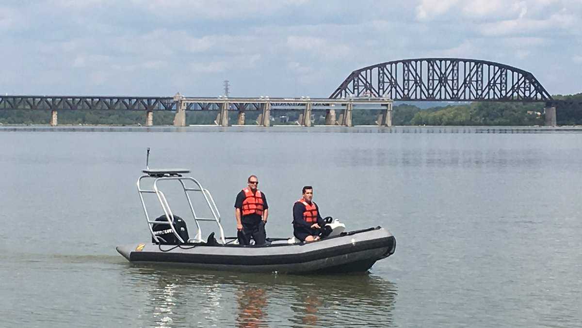 Body found in Ohio River recovered by police