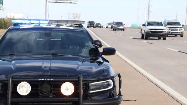 Oklahoma trooper clocks driver going 165 mph on turnpike - Vimarsana News