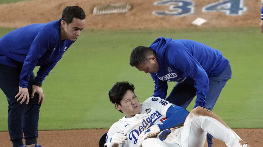 Shohei Ohtani partially dislocates left shoulder during Dodgers World Series Game 2 win