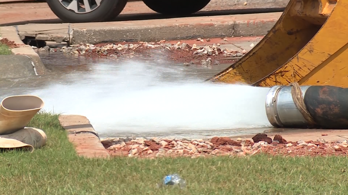 Water main break impacts businesses in northwest Oklahoma City