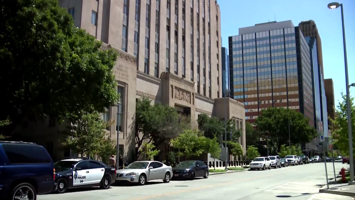 Oklahoma County Courthouse experiences flooding; jail has water