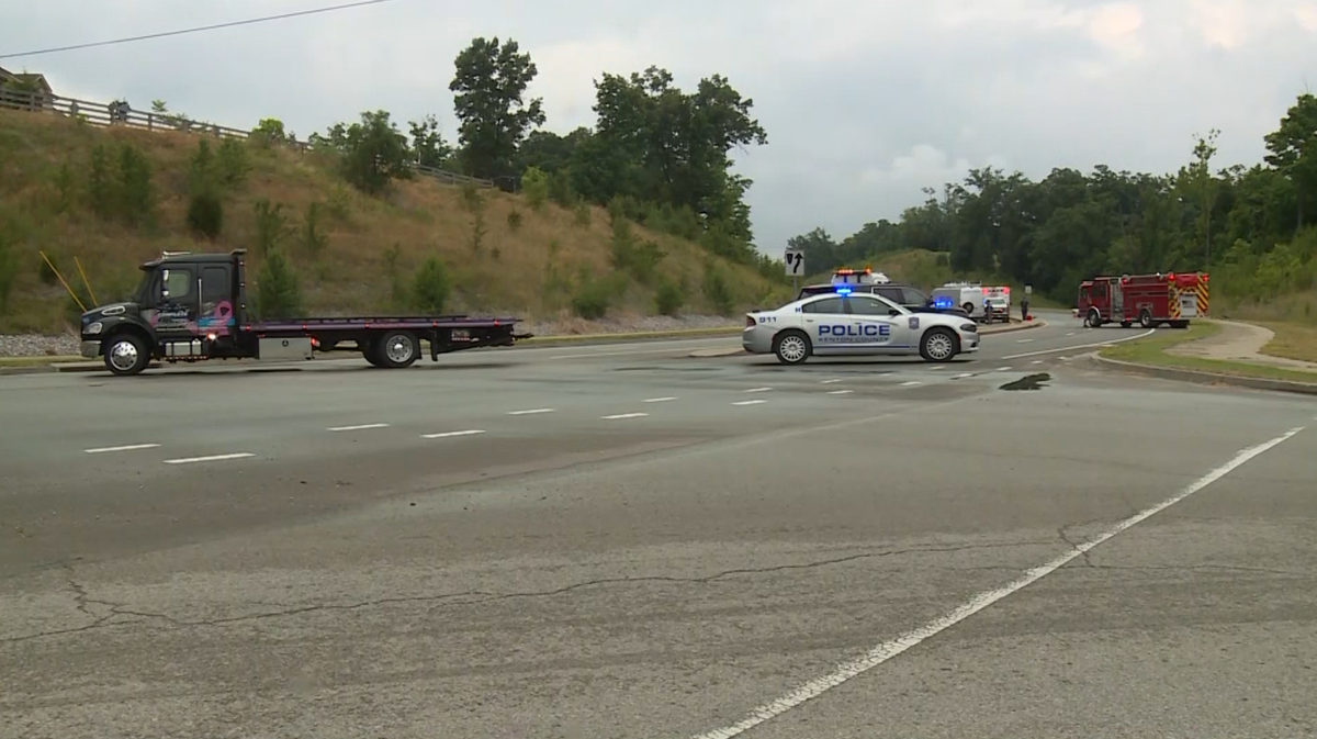 Police: 2 dead after head-on collision in Taylor Mill Sunday afternoon