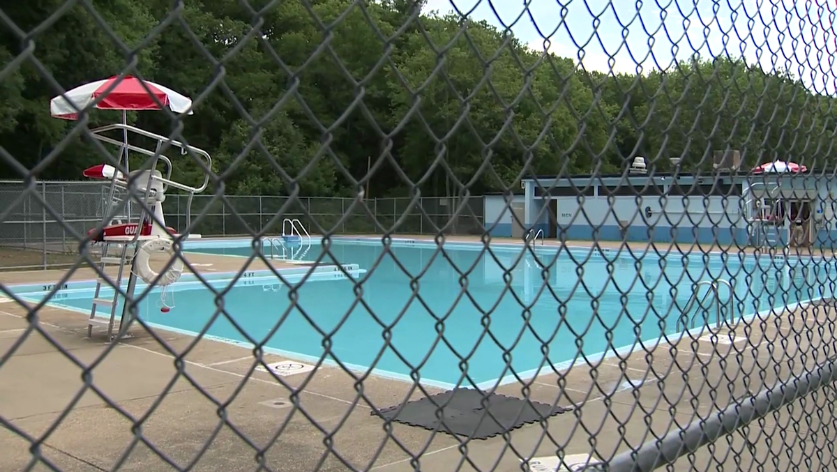 Man accused of exposing himself to children at Boston pool