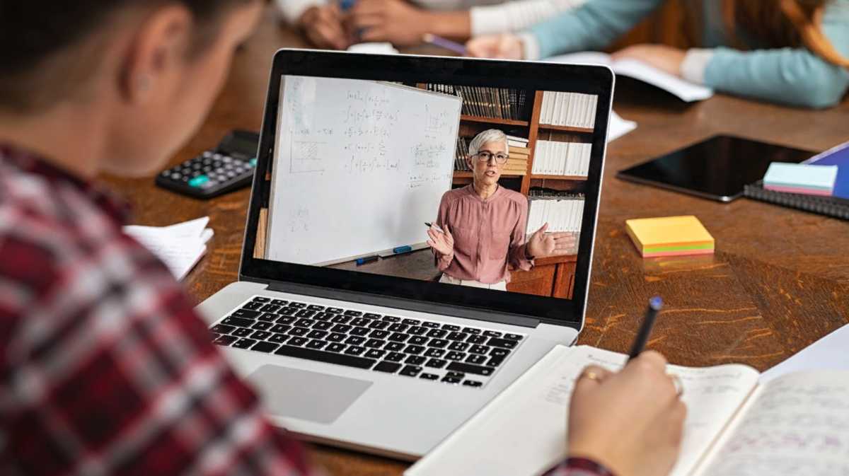 Laptops Distance Learning California needs 700,000 laptops for students' distance learning ...