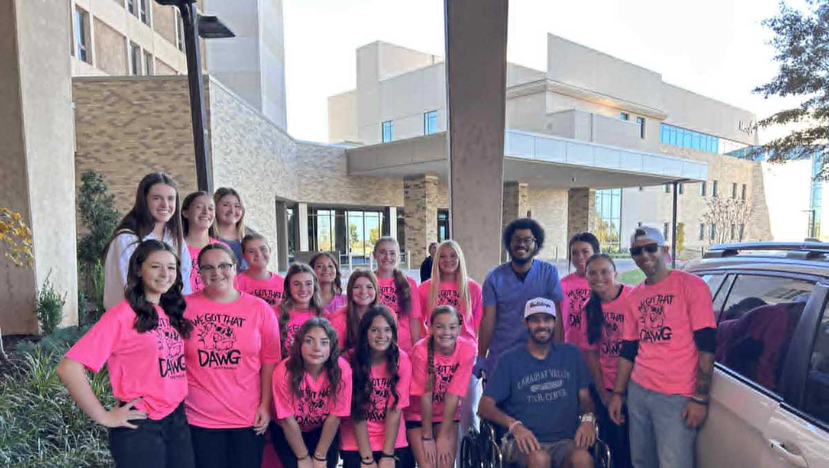 Oklahoma softball coach returns home after bus crash recovery