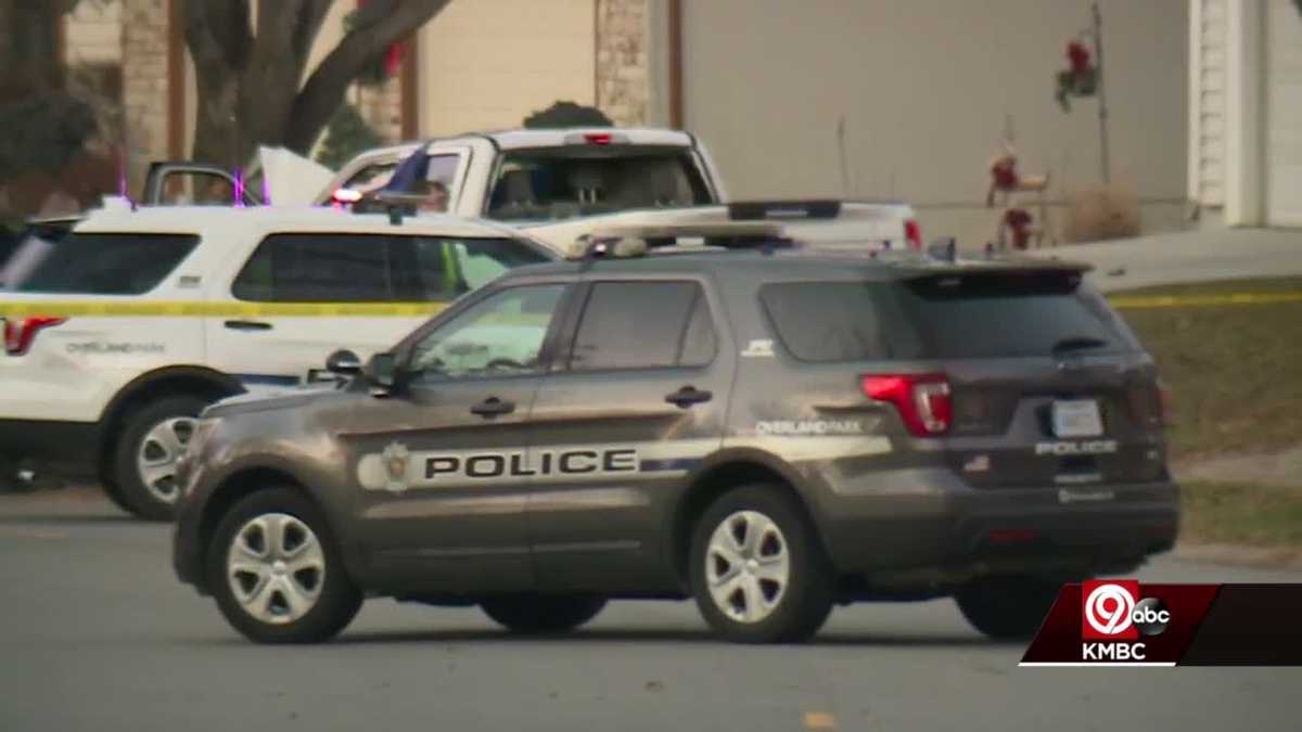 Man in his 30s killed in Overland Park crash Tuesday afternoon