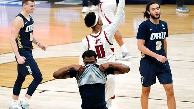 Oral Roberts guard Max Abmas, center, reacts after a Sweet 16 game against Arkansas in the NCAA men's college basketball tournament at Bankers Life Fieldhouse, Saturday, March 27, 2021, in Indianapolis. Arkansas won 72-70. (AP Photo/Jeff Roberson)