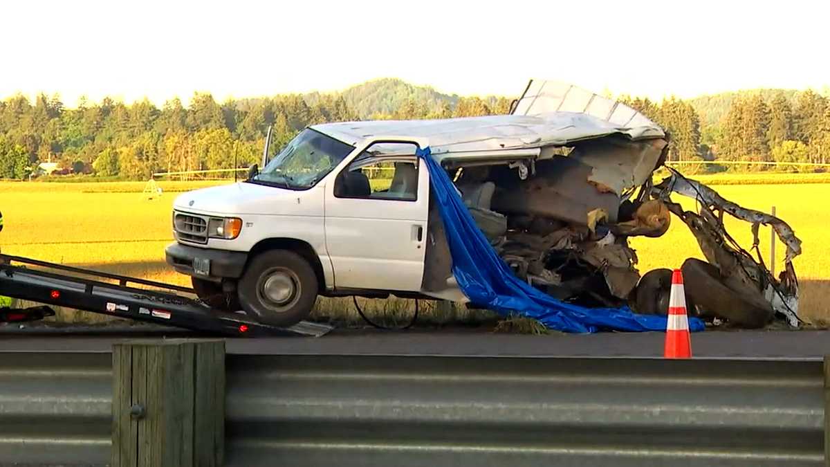 Driver in Oregon crash that killed 7 arrested on DUI charges