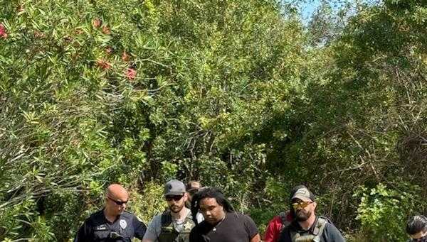 Authorities find handcuffed prisoner who escaped in Florida