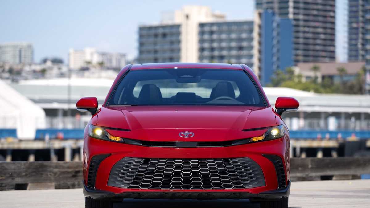 The 2025 Toyota Camry LE vs SE The Ultimate Guide