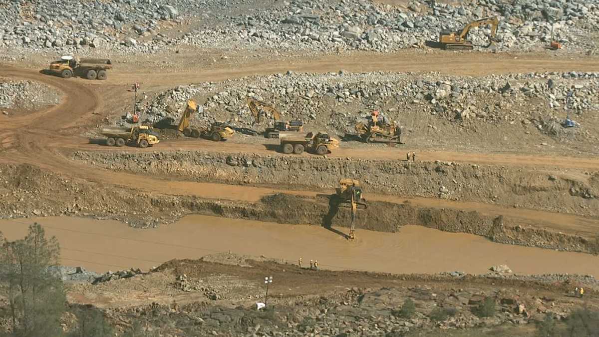 20 photos depict massive repair site at Lake Oroville - Oroville 7 Jpg 1488495262.jpg?crop=1xw:0