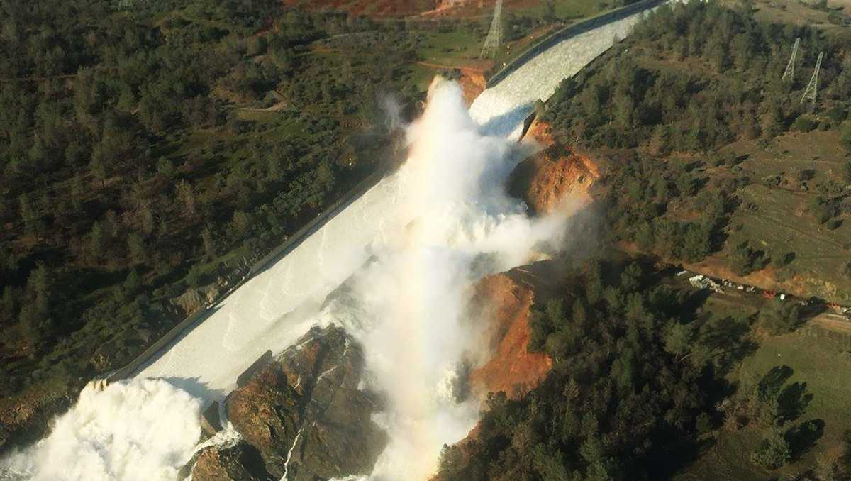 Oroville Dam water level drops after massive evacuation