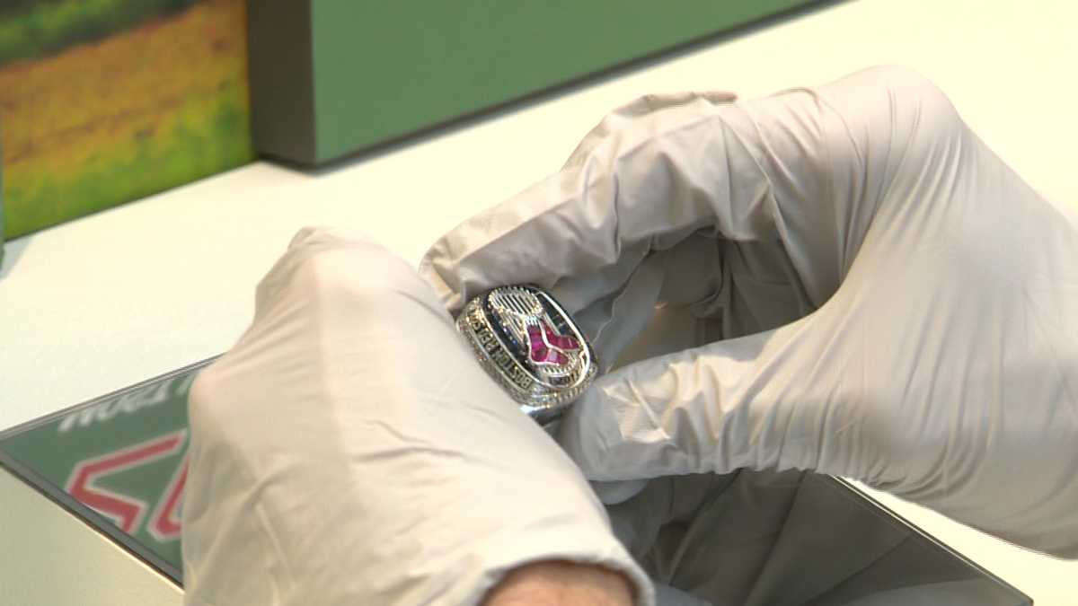 Boston museum features Ortiz's World Series rings