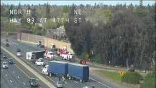 Overturned big rig snarls traffic on Hwy. 99 in Sacramento