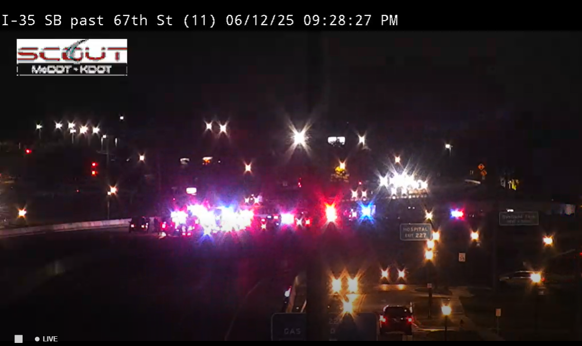 Theft at Lenexa QuikTrip leads to pursuit and standoff on Interstate 35