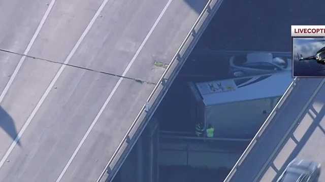 Overturned big rig on Sacramento highway connector causes I-5 delays - Vimarsana News