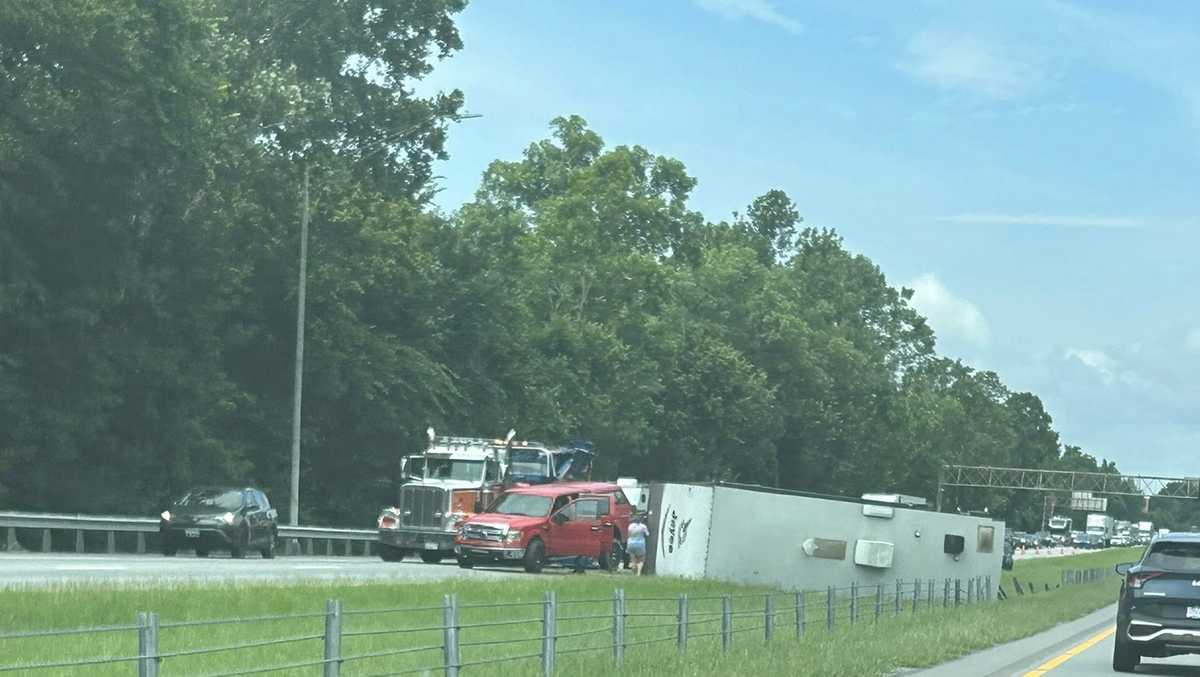 I-64 camper crash blocks all eastbound lanes near Grinstead Drive