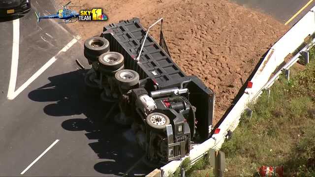 Dump truck overturns on I-95 exit in Harford County - Vimarsana News