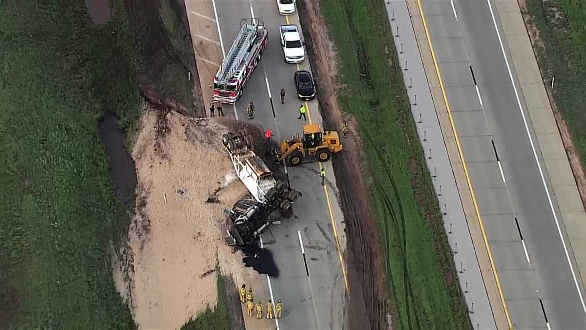 Traffic stalled on Kilpatrick Turnpike due to rollover crash