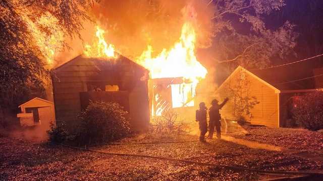 Fire destroys vacant house on Oxford Avenue - Vimarsana News