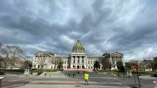 Gov. Josh Shapiro calls on lawmakers to raise minimum wage - Vimarsana News