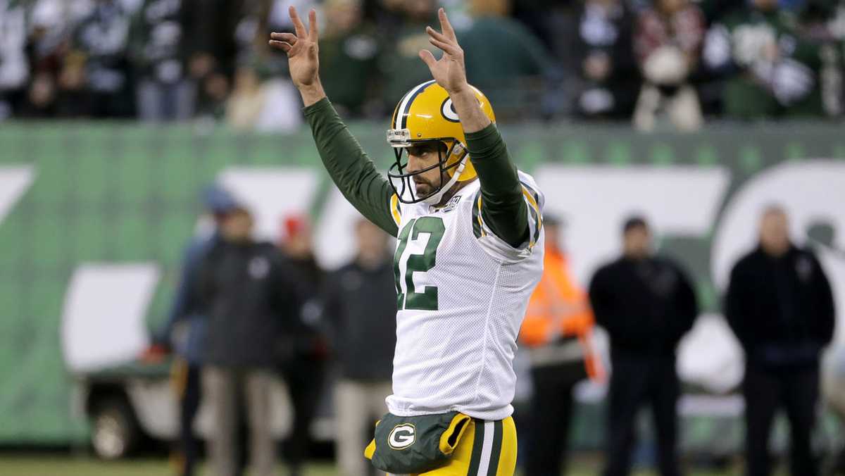 Aaron Rodgers throws first TD pass with the Jets in his second