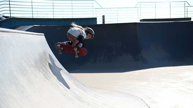 This 6-year-old girl is riding skateboard ramps double her size - Vimarsana News