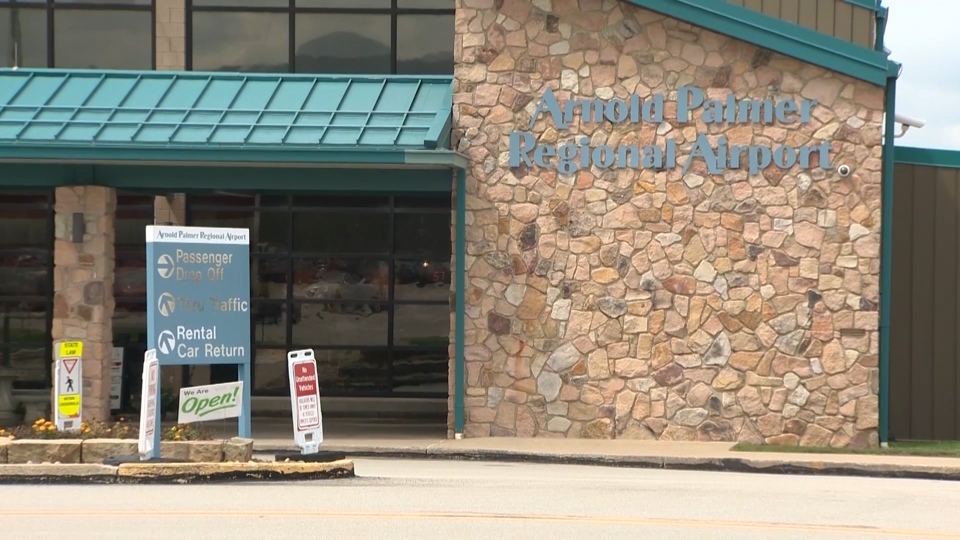 wtae.com - Caitlyn Scott - Service to Orlando pulled by airline at Arnold Palmer Regional Airport