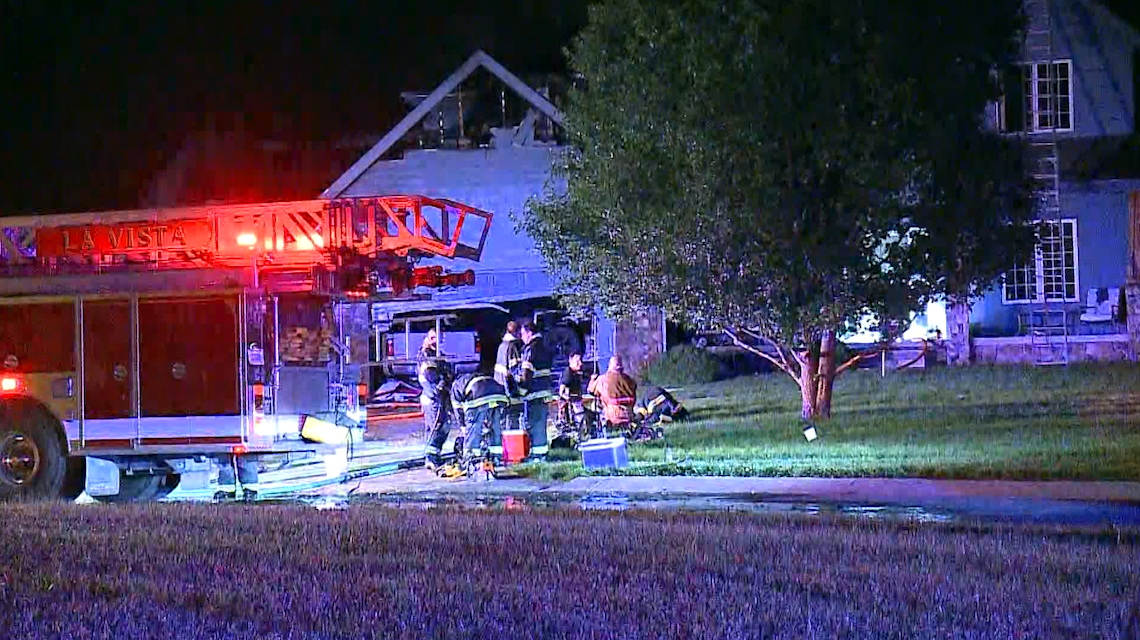 Six people safely escape fire at Papillion home