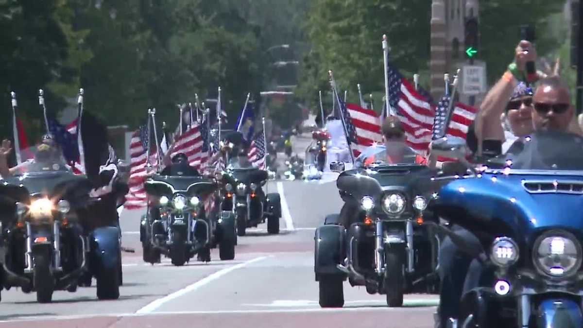 El desfile Harley-Davidson Homecoming Festival está en exhibición en Milwaukee