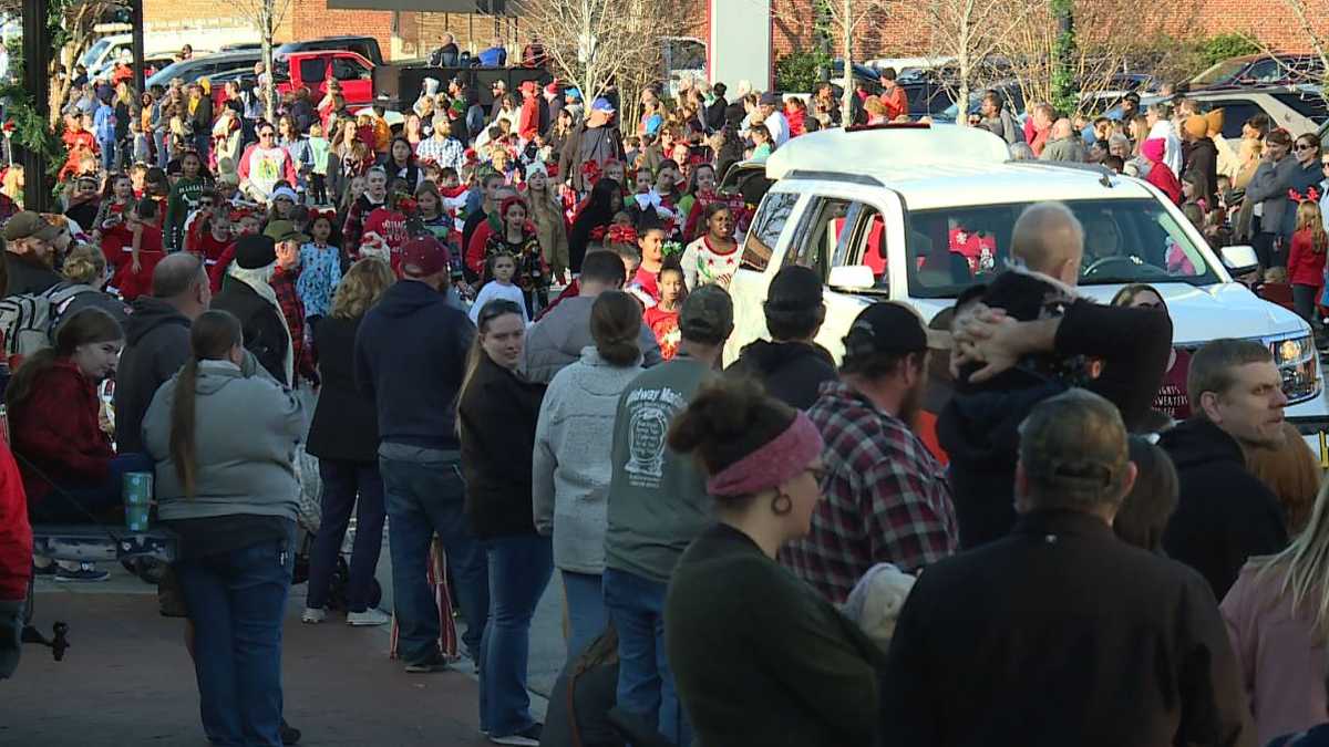Anderson parade draws excitement ahead of holiday season
