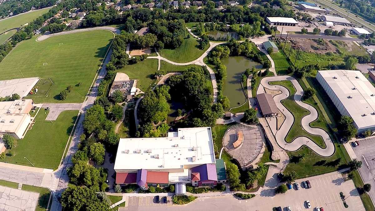 Lee's Summit School District announces it will buy Paradise Park