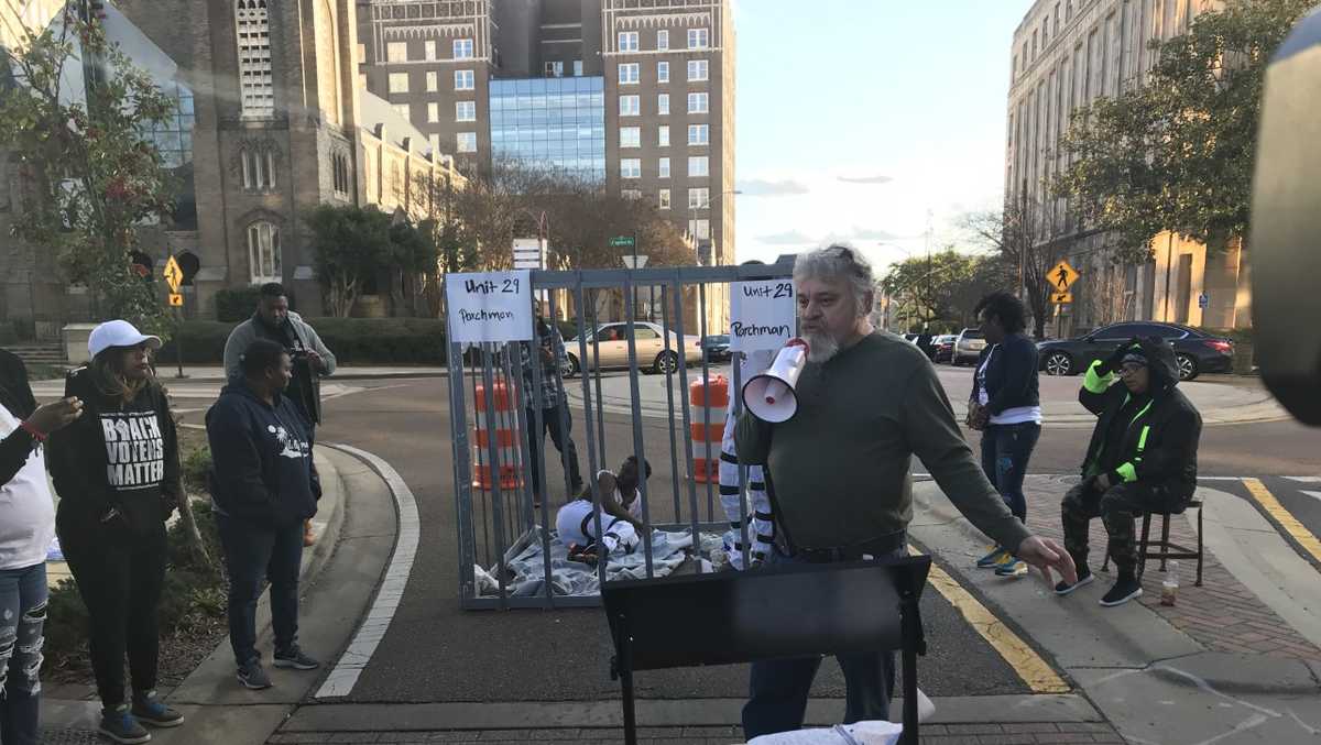 Protestors rally outside Governor's Mansion, calling for Parchman prison shutdown