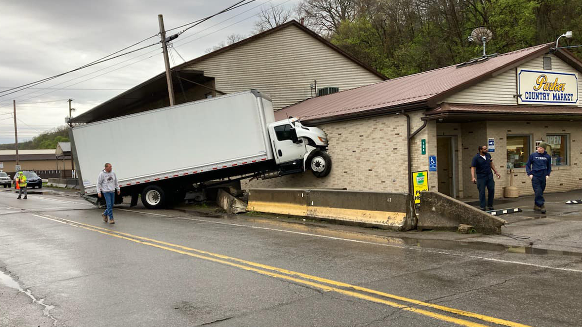 Armstrong County grocery store hit by box truck; 2 injured – WTAE Pittsburgh