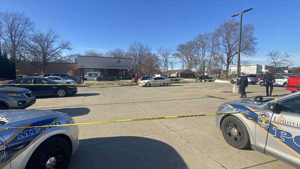 2 injured in Valley Station parking lot shooting, police say - Vimarsana News