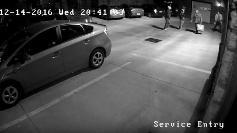 Video shows robbery in parking garage near Plaza