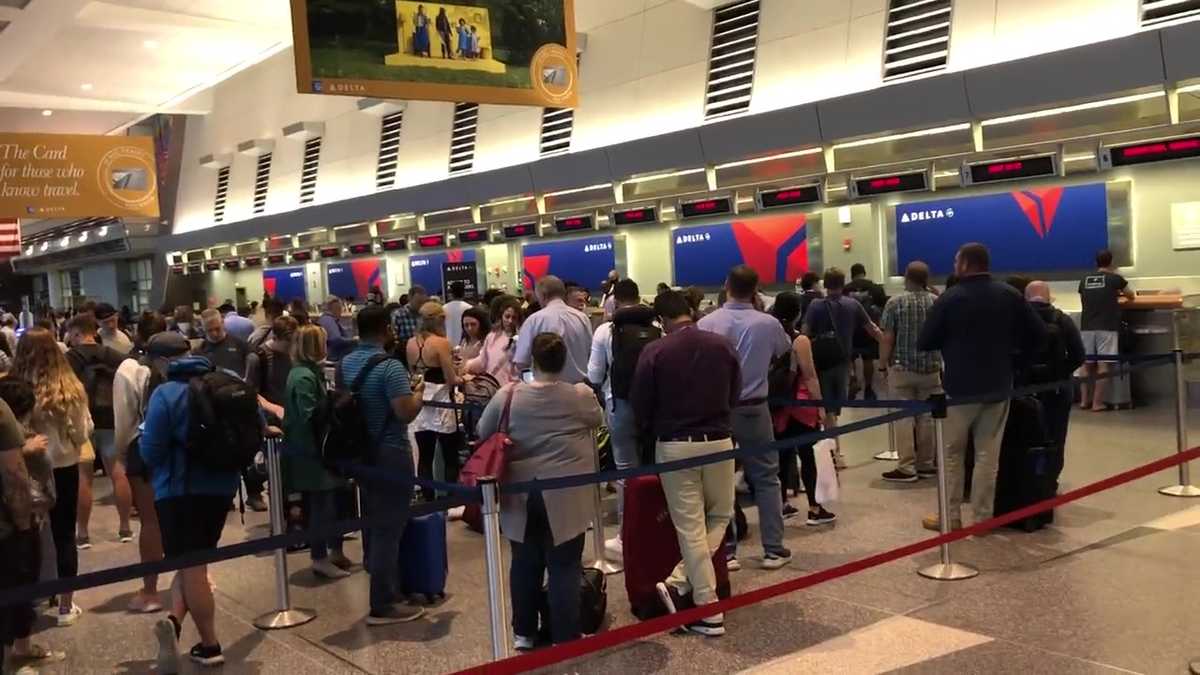 Тежкото време създаде кошмар за пътуване на летище Бостън Логан