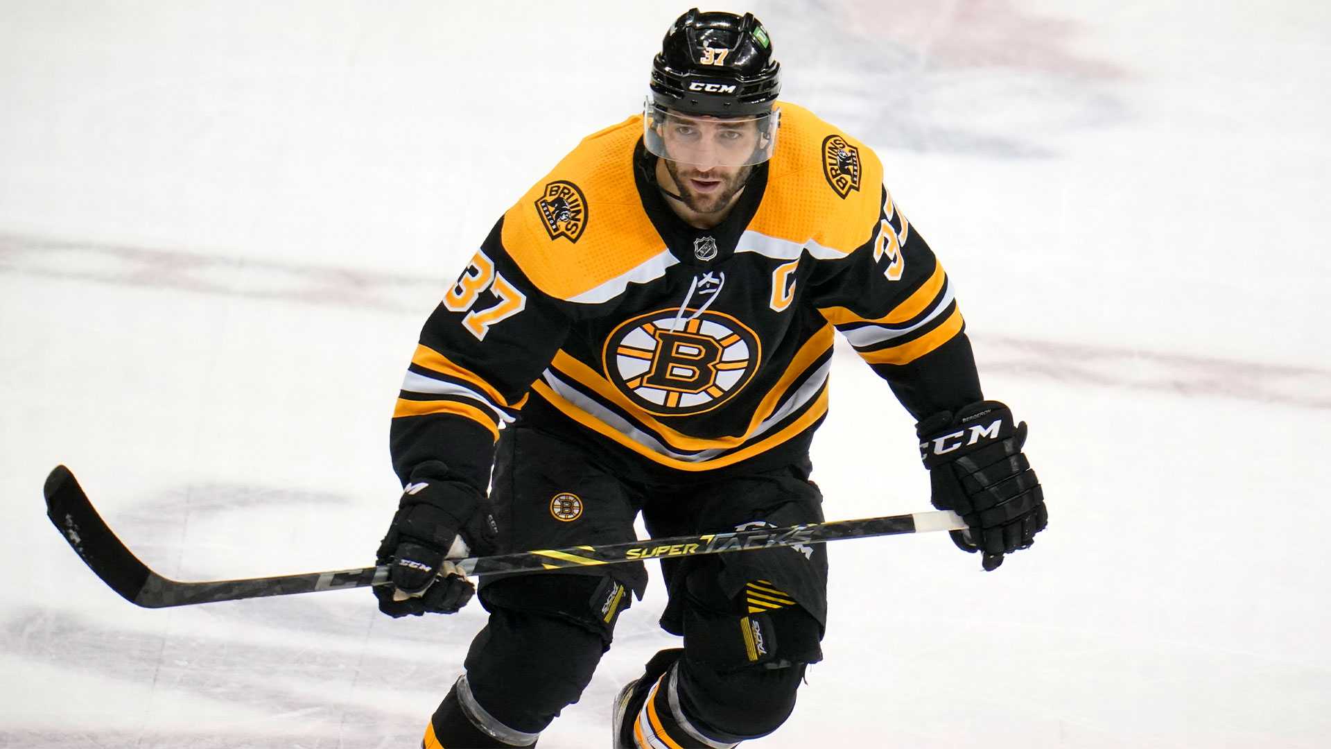 Patrice Bergeron signs with Boston Bruins on one year contract