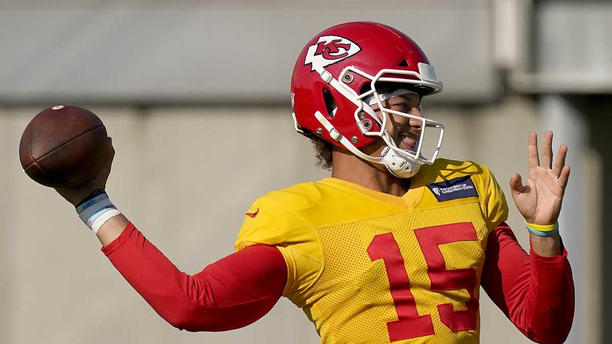 WATCH: Patrick Mahomes, Troy Polamalu's new Head & Shoulders TV ad