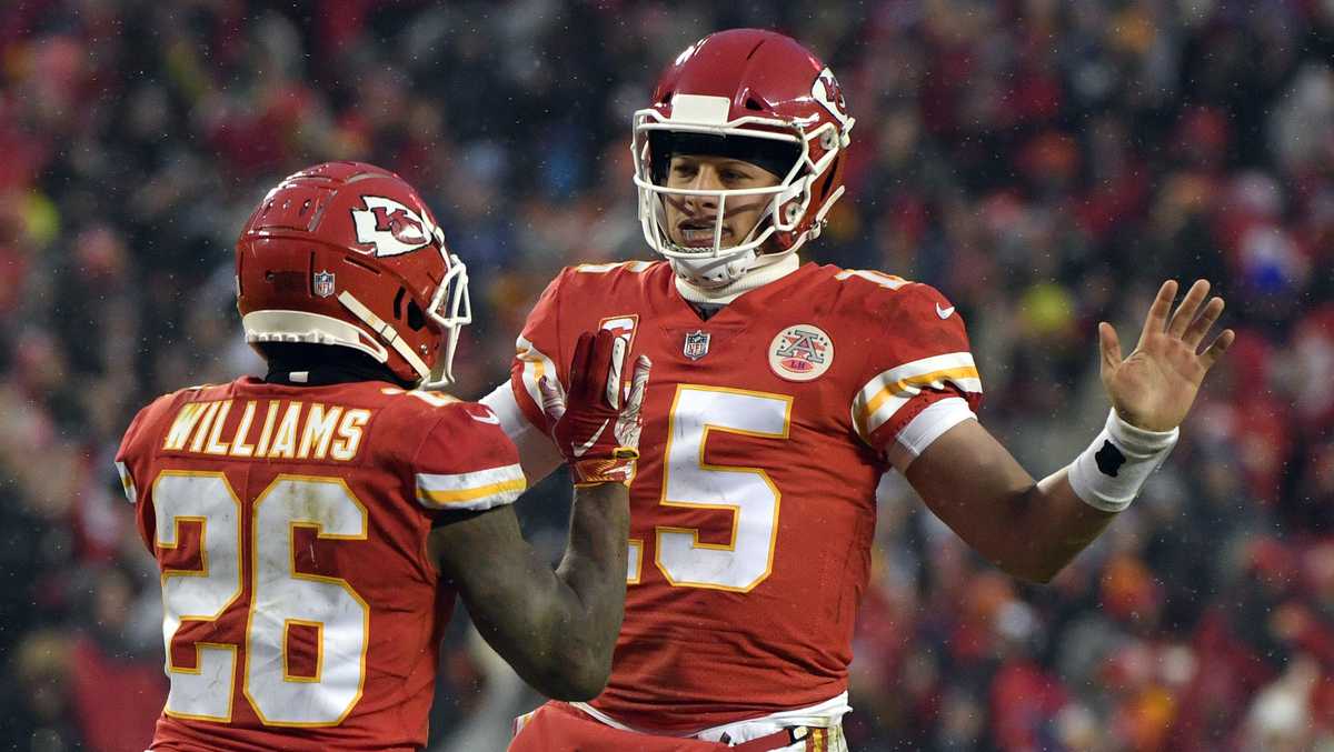 Chiefs roll past Colts to reach AFC title game