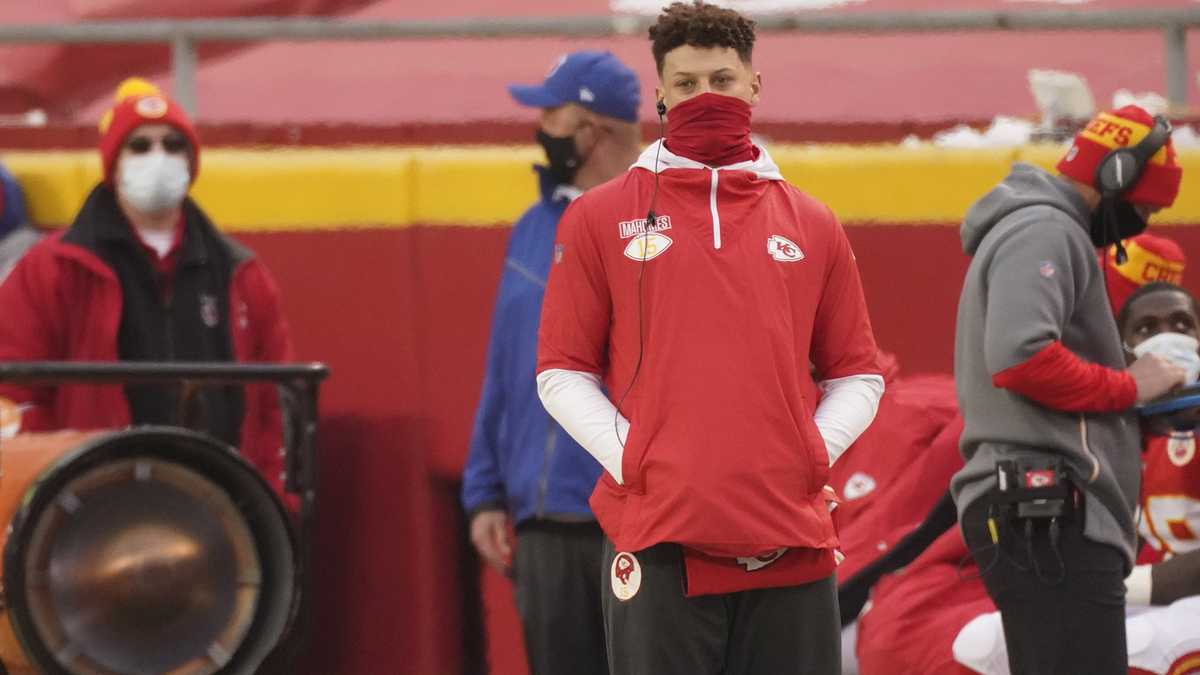 Patrick Mahomes Praised by Fox for Throwing Away Trash, Twitter Reacts