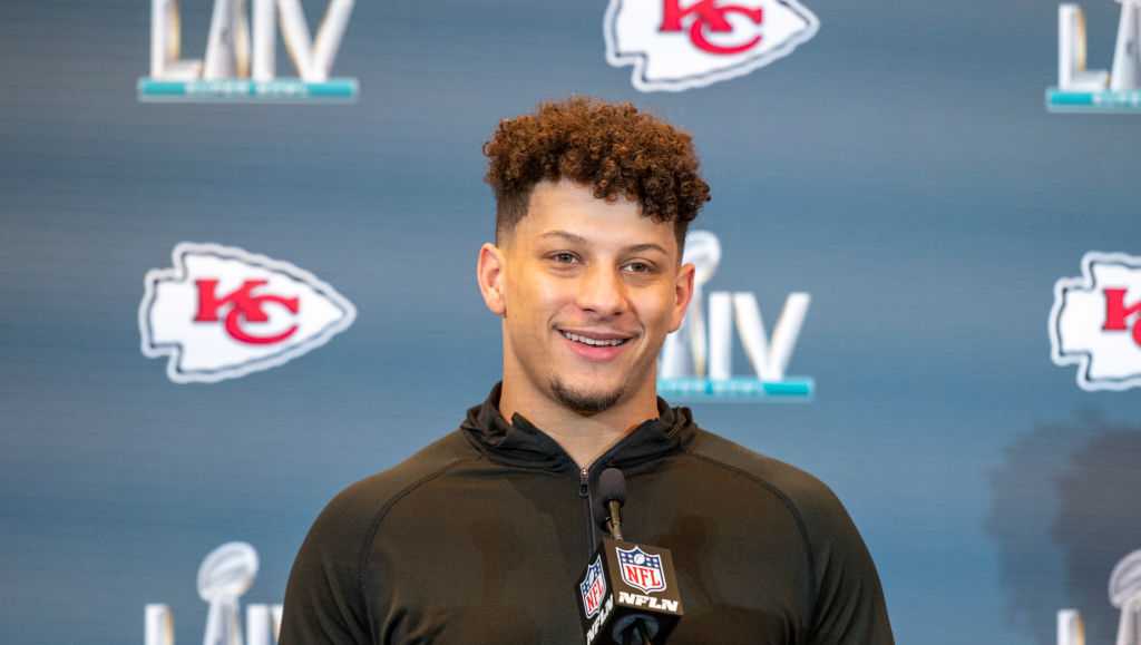 Patrick Mahomes' Deserted Teammate Embraces Change With a Stylish Haircut,  Marking the Beginning of an Exciting New Path - EssentiallySports