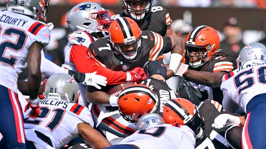 Patriots bury Browns, Belichick moves up NFL's all-time wins list