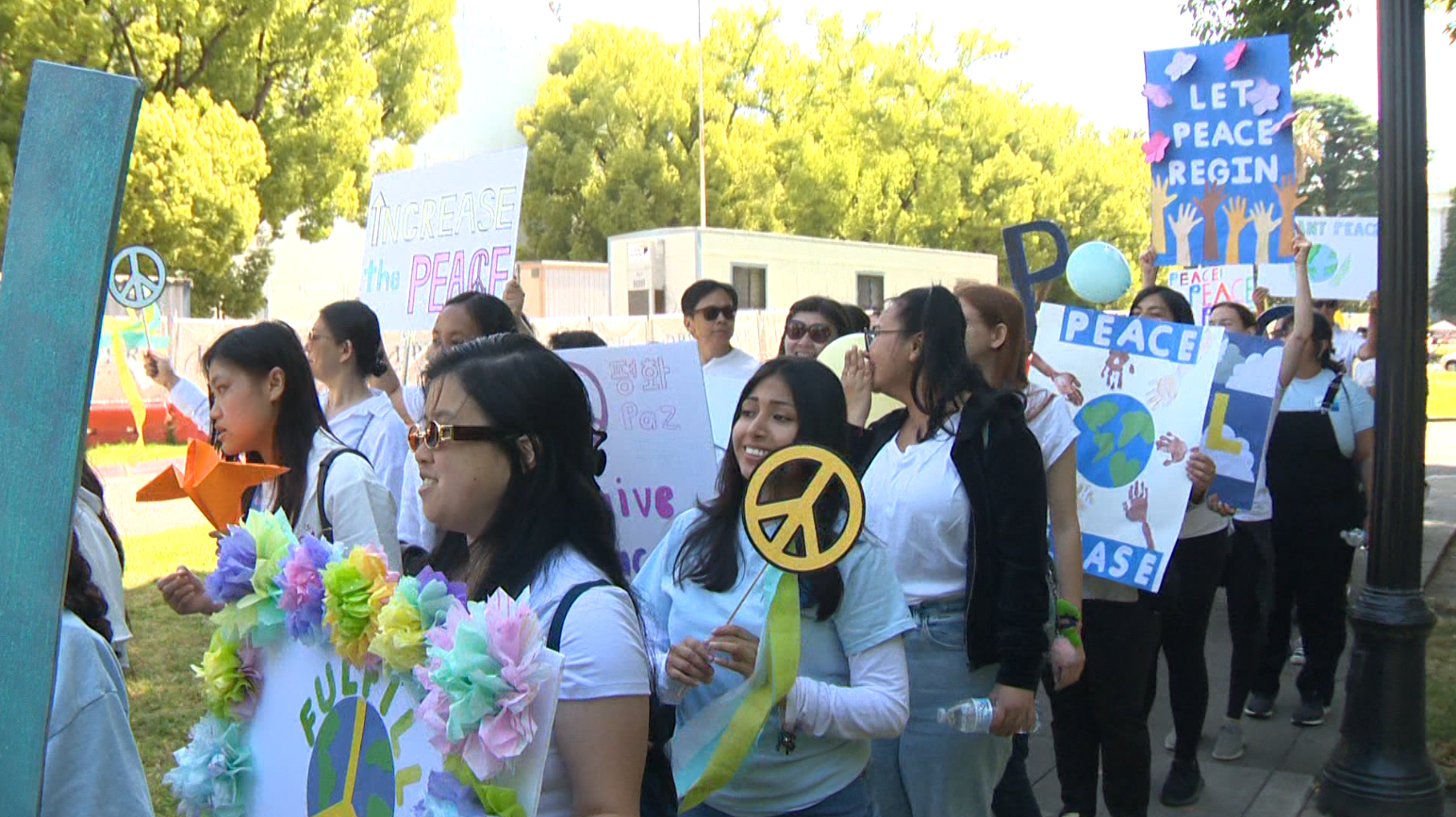 March through downtown Sacramento pushes for peace amid conflict - Vimarsana News